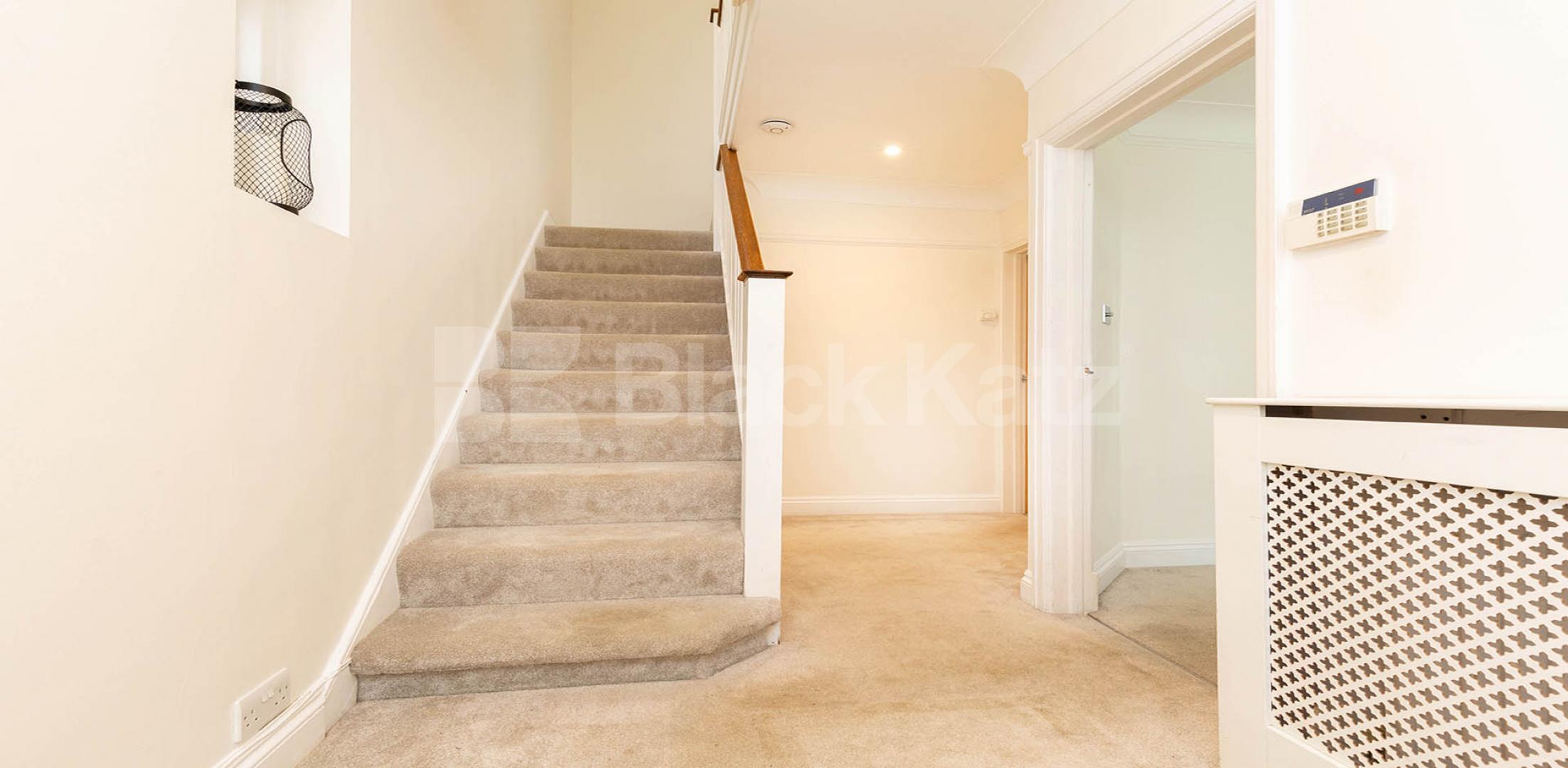 			FAMILYS ONLY, 3 Bedroom, 1 bath, 1 reception House			 Cascade Avenue, MUSWELL HILL